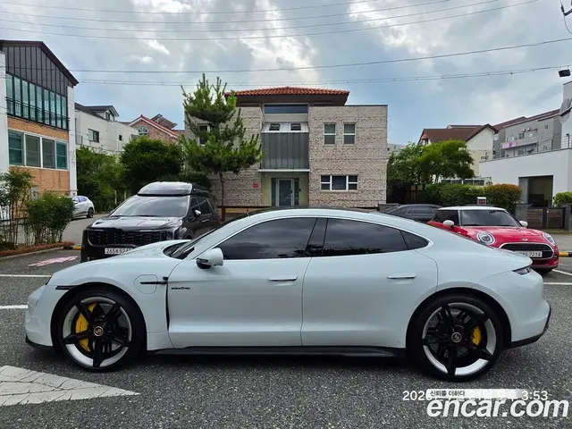 Porsche Taycan 2021 0.1 автомат (гидро), миниатюра 3