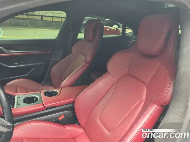 Porsche Taycan 2021 0.1 автомат (гидро), миниатюра 9