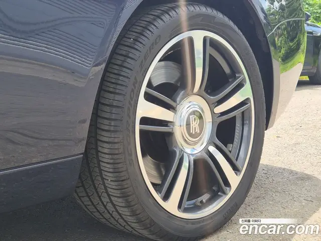 Rolls-Royce Wraith 2018 6.6 автомат (гидро), миниатюра 6