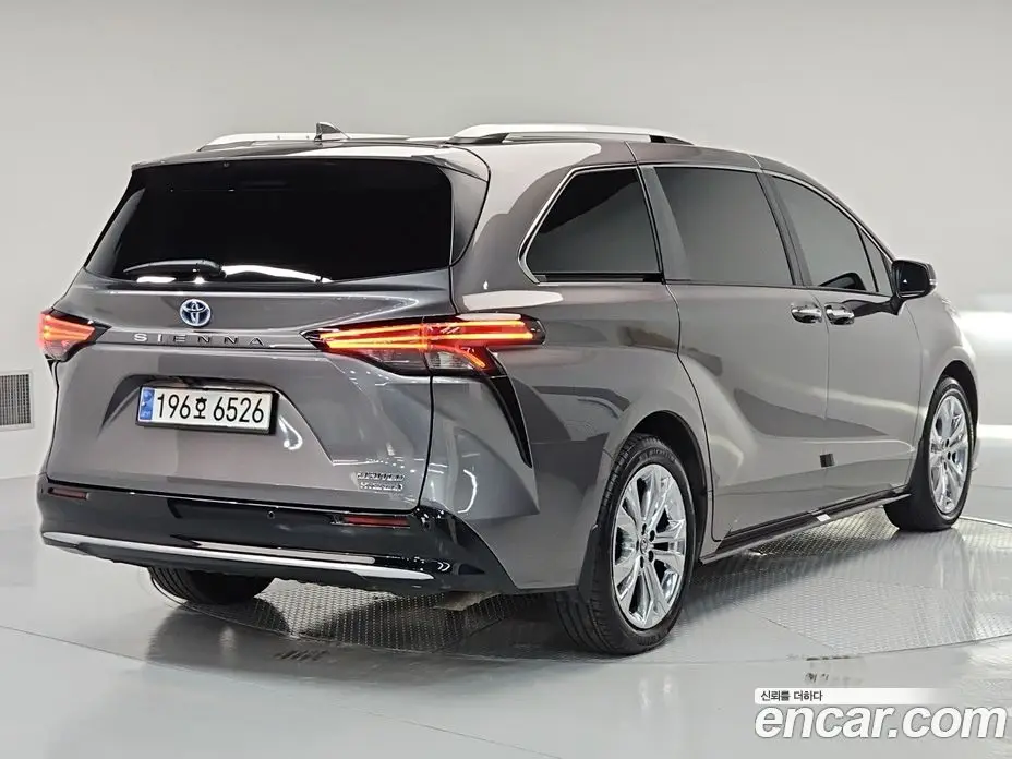 Toyota Sienna 2023 2.5 автомат (гидро), фото 4 Toyota Sienna 2023 2.5 автомат (гидро), фото 4