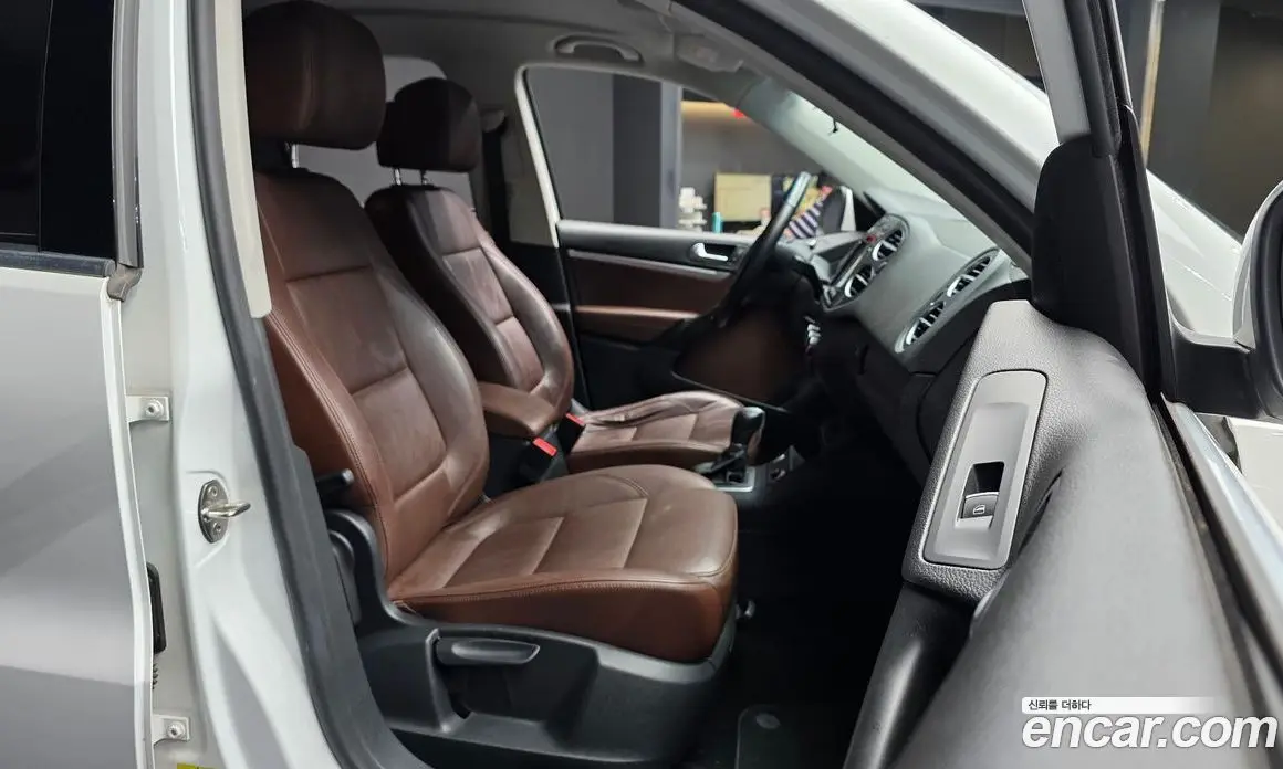 Volkswagen Tiguan 2014 2.0 автомат (гидро), фото 11