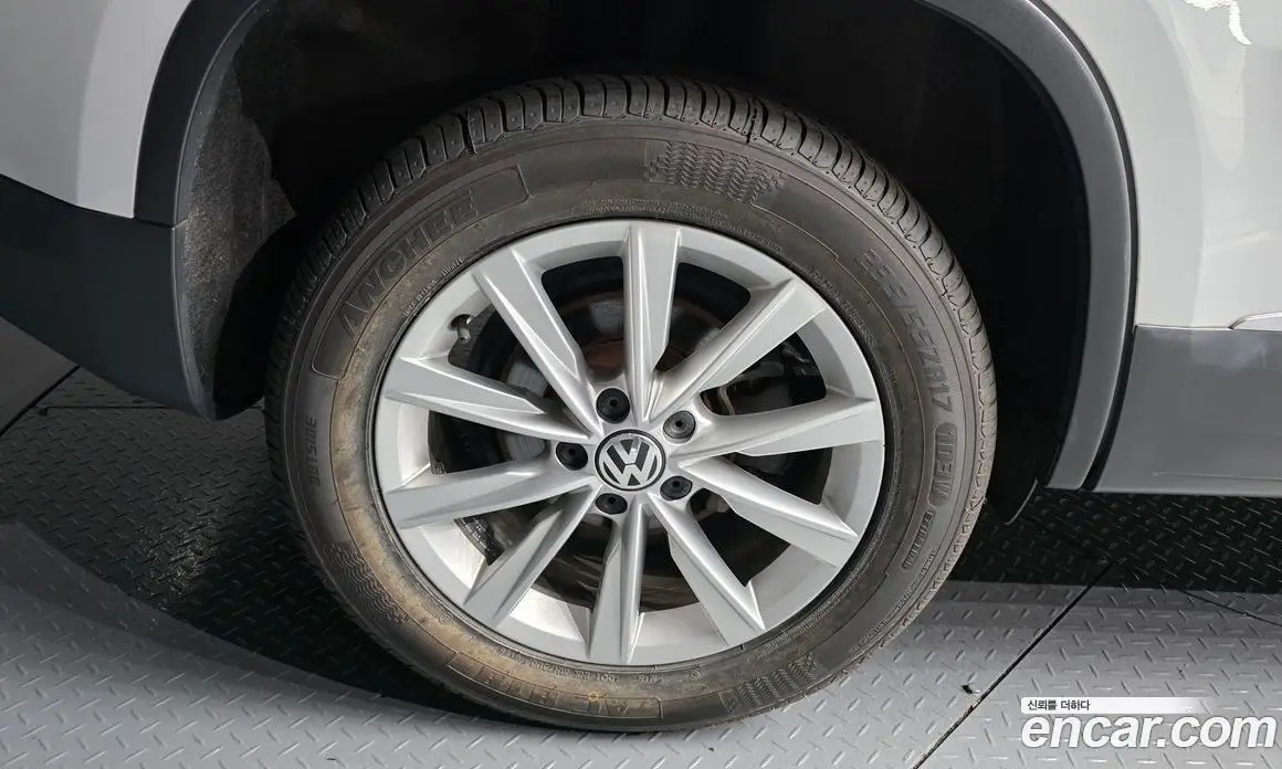 Volkswagen Tiguan 2014 2.0 автомат (гидро), фото 5