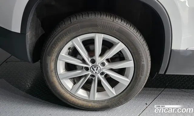Volkswagen Tiguan 2014 2.0 автомат (гидро), миниатюра 5