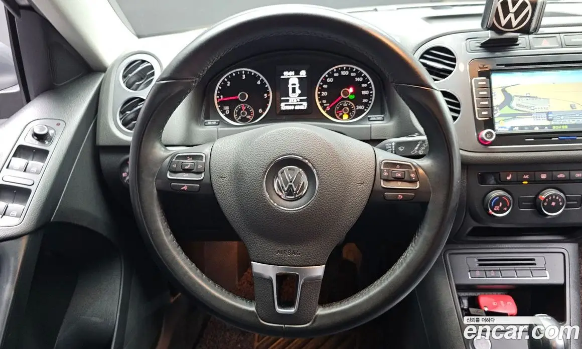 Volkswagen Tiguan 2015 2.0 автомат (гидро), фото 12