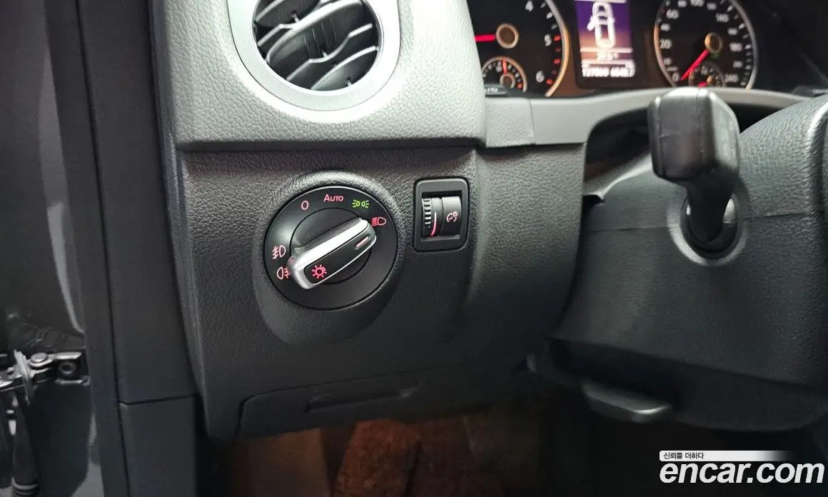 Volkswagen Tiguan 2015 2.0 автомат (гидро), фото 19