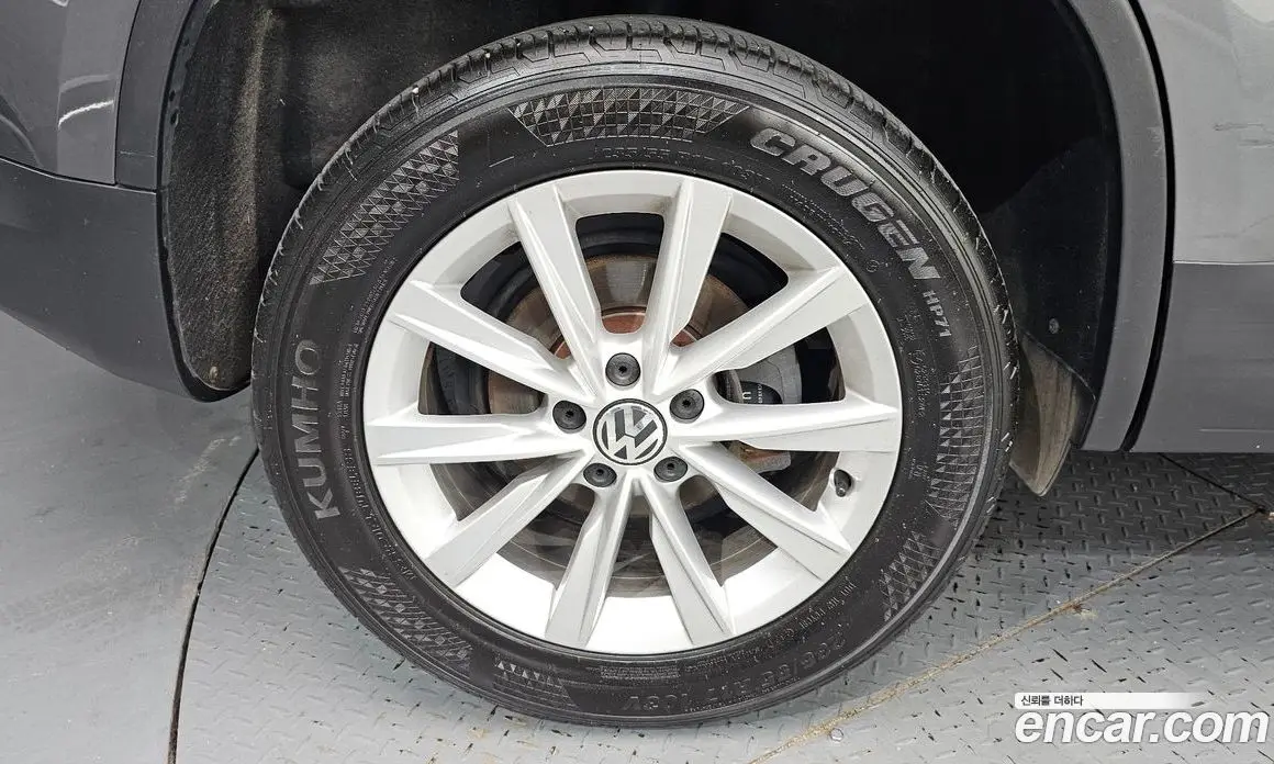 Volkswagen Tiguan 2015 2.0 автомат (гидро), фото 5