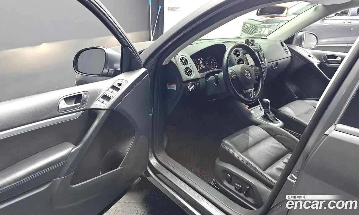 Volkswagen Tiguan 2015 2.0 автомат (гидро), фото 10