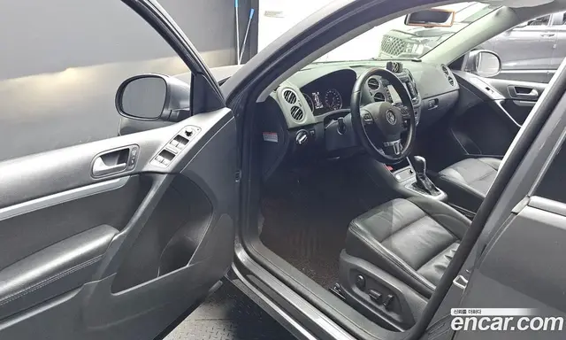 Volkswagen Tiguan 2015 2.0 автомат (гидро), миниатюра 10