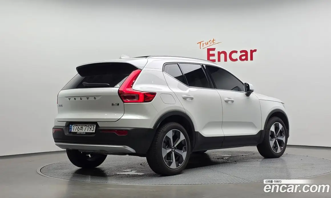 Volvo XC40 2024 2.0 автомат (гидро), фото 2 Volvo XC40 2024 2.0 автомат (гидро), фото 2