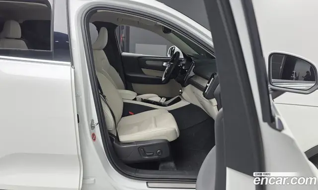 Volvo XC40 2024 2.0 автомат (гидро), миниатюра 11 Volvo XC40 2024 2.0 автомат (гидро), миниатюра 11