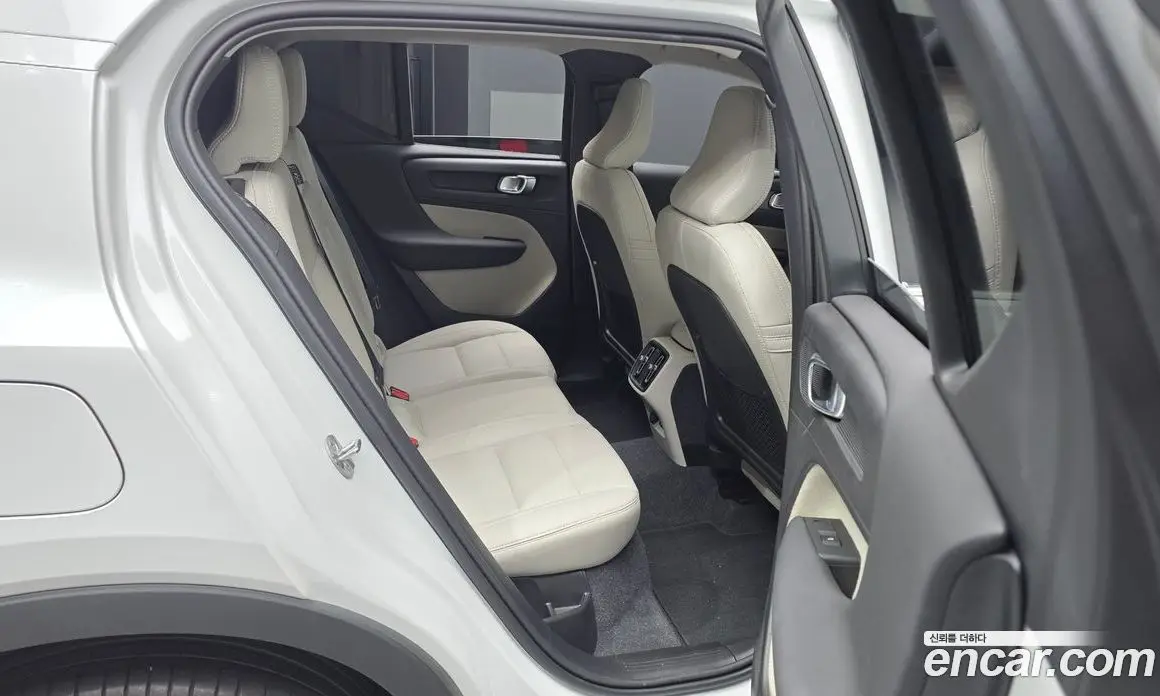 Volvo XC40 2024 2.0 автомат (гидро), фото 12 Volvo XC40 2024 2.0 автомат (гидро), фото 12