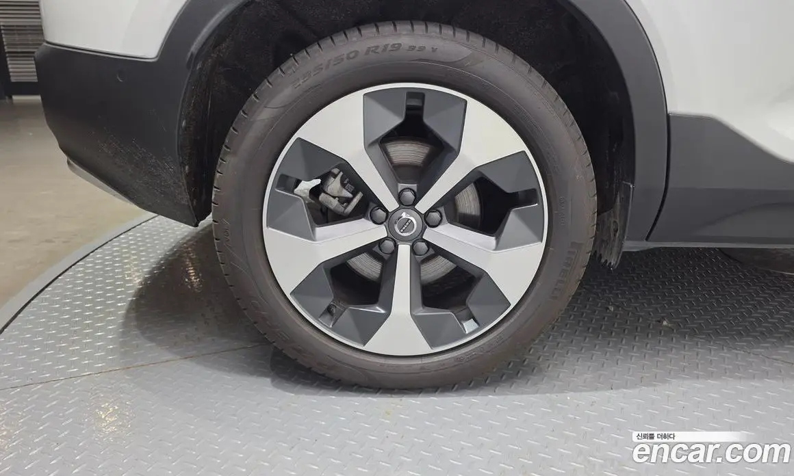 Volvo XC40 2024 2.0 автомат (гидро), фото 5 Volvo XC40 2024 2.0 автомат (гидро), фото 5