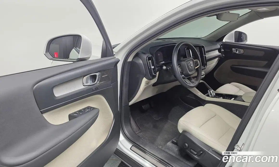 Volvo XC40 2024 2.0 автомат (гидро), фото 10 Volvo XC40 2024 2.0 автомат (гидро), фото 10