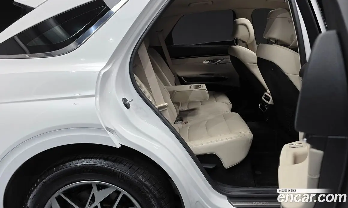 Genesis GV70 2022 2.5 автомат (гидро), фото 12 Genesis GV70 2022 2.5 автомат (гидро), фото 12