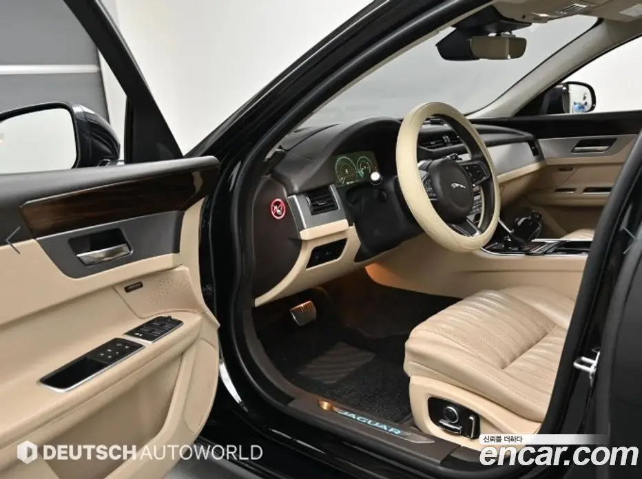 Jaguar XF 2019 2.0 автомат (гидро), фото 11
