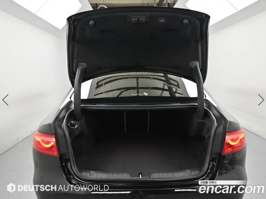 Jaguar XF 2019 2.0 автомат (гидро), фото 19