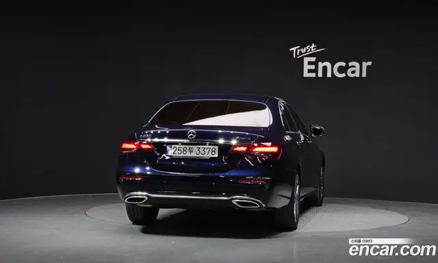 Mercedes-Benz E-Class 2021 2.0 автомат (гидро), миниатюра 4