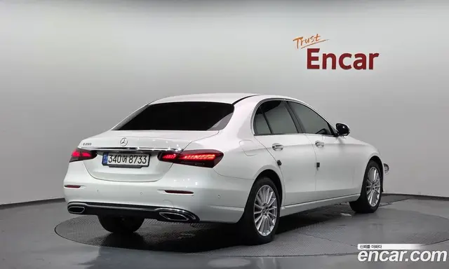 Mercedes-Benz E-Class 2022 2.0 автомат (гидро), миниатюра 2