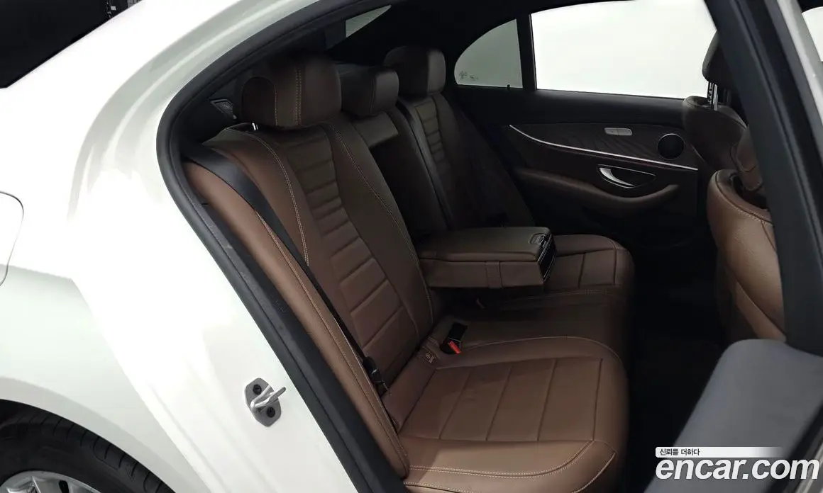 Mercedes-Benz E-Class 2022 2.0 автомат (гидро), фото 11