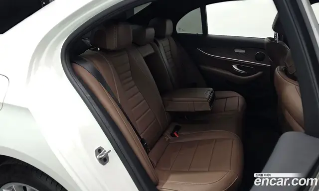 Mercedes-Benz E-Class 2022 2.0 автомат (гидро), миниатюра 11