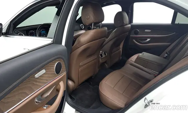 Mercedes-Benz E-Class 2022 2.0 автомат (гидро), миниатюра 12