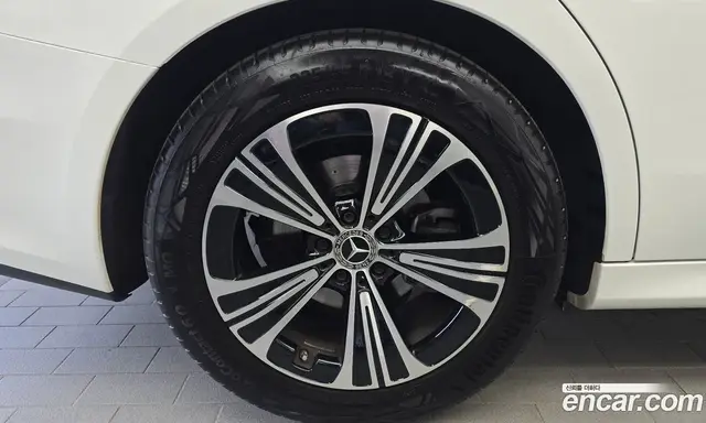 Mercedes-Benz E-Class 2024 2.0 автомат (гидро), миниатюра 5