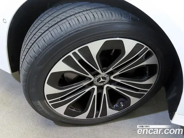 Mercedes-Benz E-Class 2024 2.0 автомат (гидро), миниатюра 5 Mercedes-Benz E-Class 2024 2.0 автомат (гидро), миниатюра 5