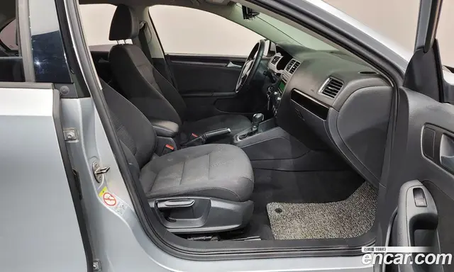 Volkswagen Jetta 2013 1.6 автомат (гидро), миниатюра 11 Volkswagen Jetta 2013 1.6 автомат (гидро), миниатюра 11