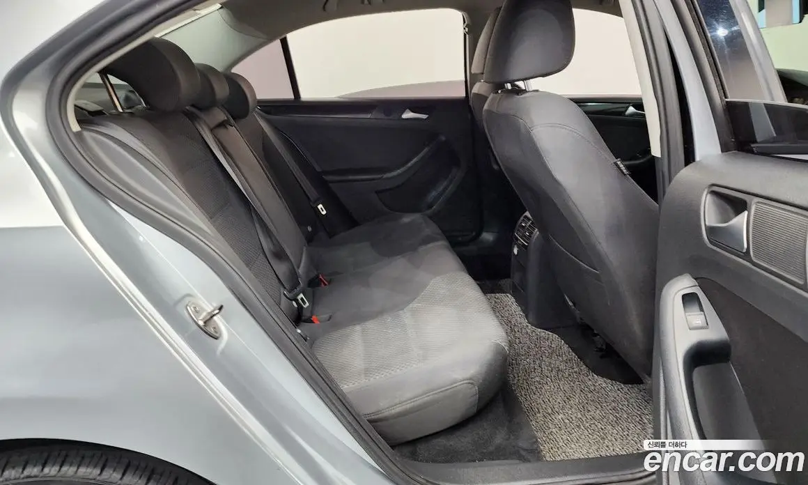 Volkswagen Jetta 2013 1.6 автомат (гидро), фото 12 Volkswagen Jetta 2013 1.6 автомат (гидро), фото 12
