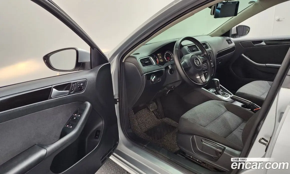 Volkswagen Jetta 2013 1.6 автомат (гидро), фото 10 Volkswagen Jetta 2013 1.6 автомат (гидро), фото 10