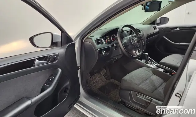 Volkswagen Jetta 2013 1.6 автомат (гидро), миниатюра 10 Volkswagen Jetta 2013 1.6 автомат (гидро), миниатюра 10