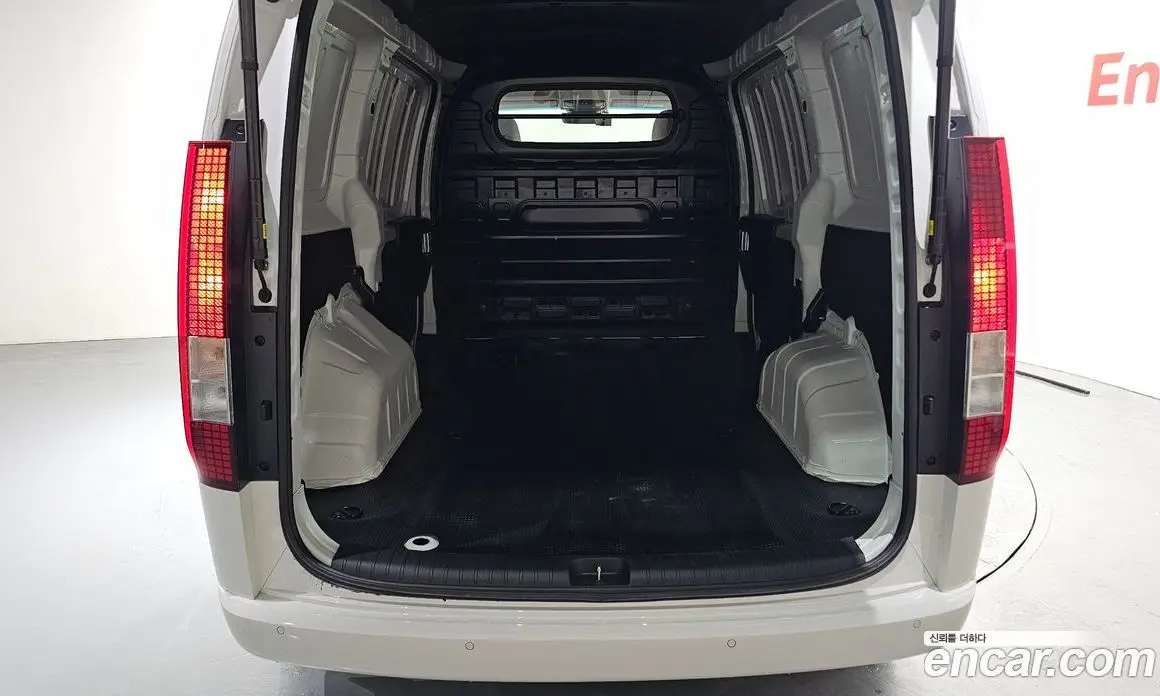 Hyundai Staria 2024 2.2 автомат (гидро), фото 20
