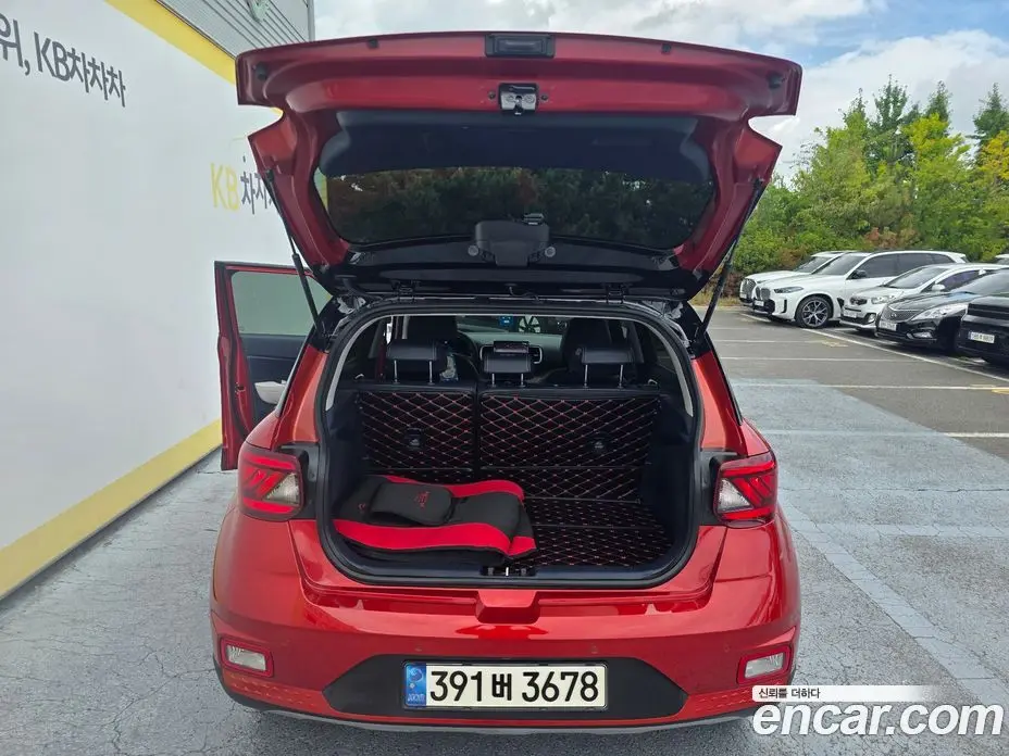 Hyundai Venue 2021 1.6 автомат (гидро), фото 15