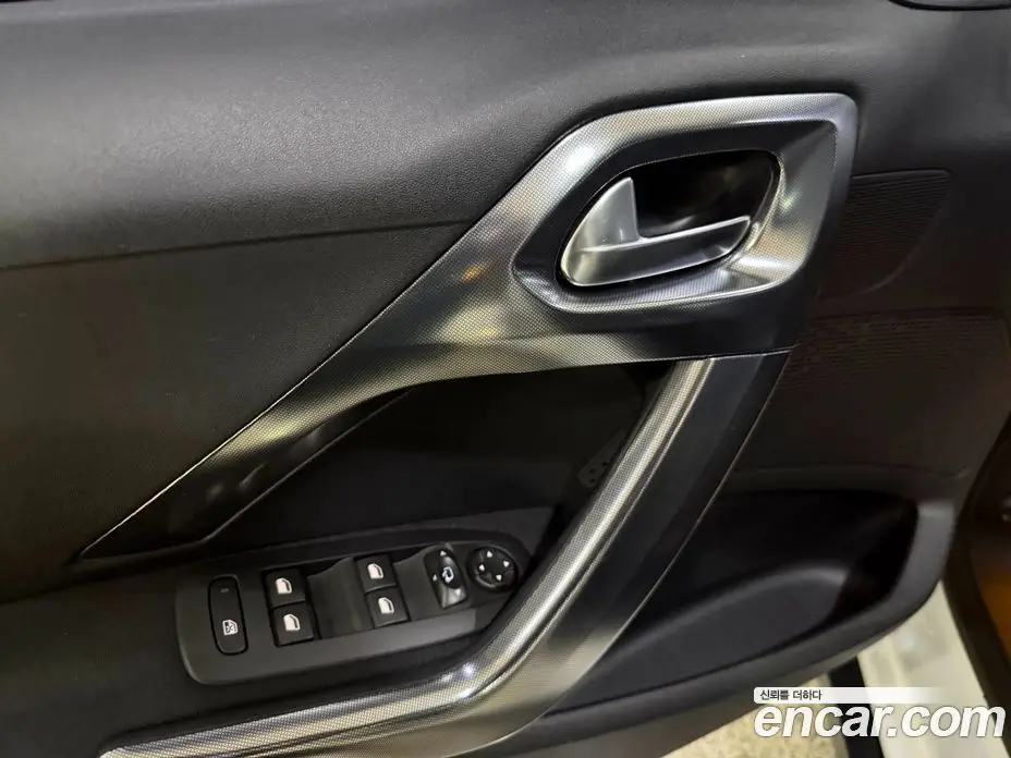 Peugeot 2008 2017 1.6 автомат (гидро), фото 17 Peugeot 2008 2017 1.6 автомат (гидро), фото 17