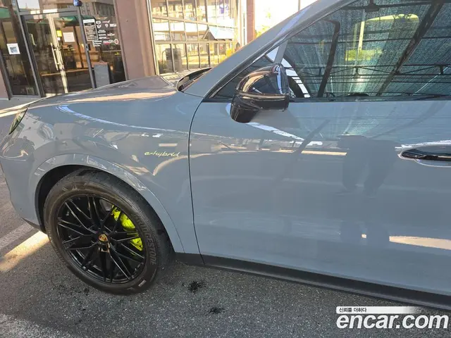Porsche Cayenne 2024 3.0 автомат (гидро), миниатюра 3