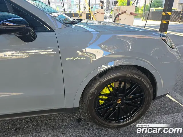 Porsche Cayenne 2024 3.0 автомат (гидро), миниатюра 4