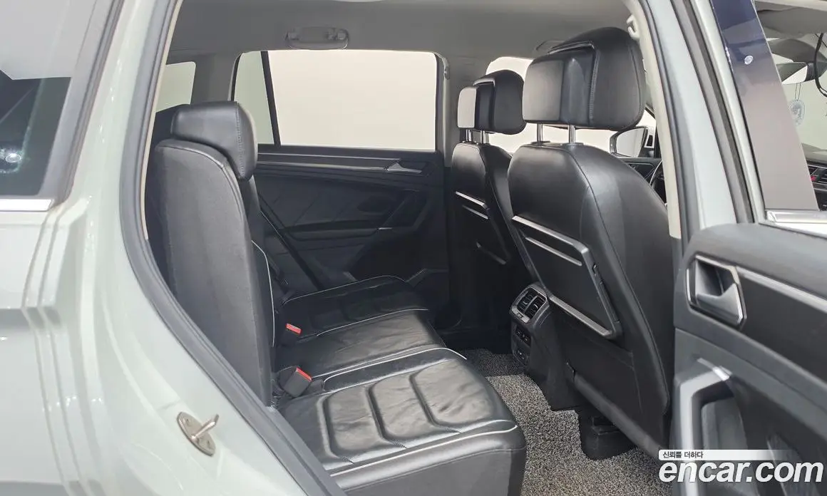 Volkswagen Tiguan 2018 2.0 автомат (гидро), фото 11