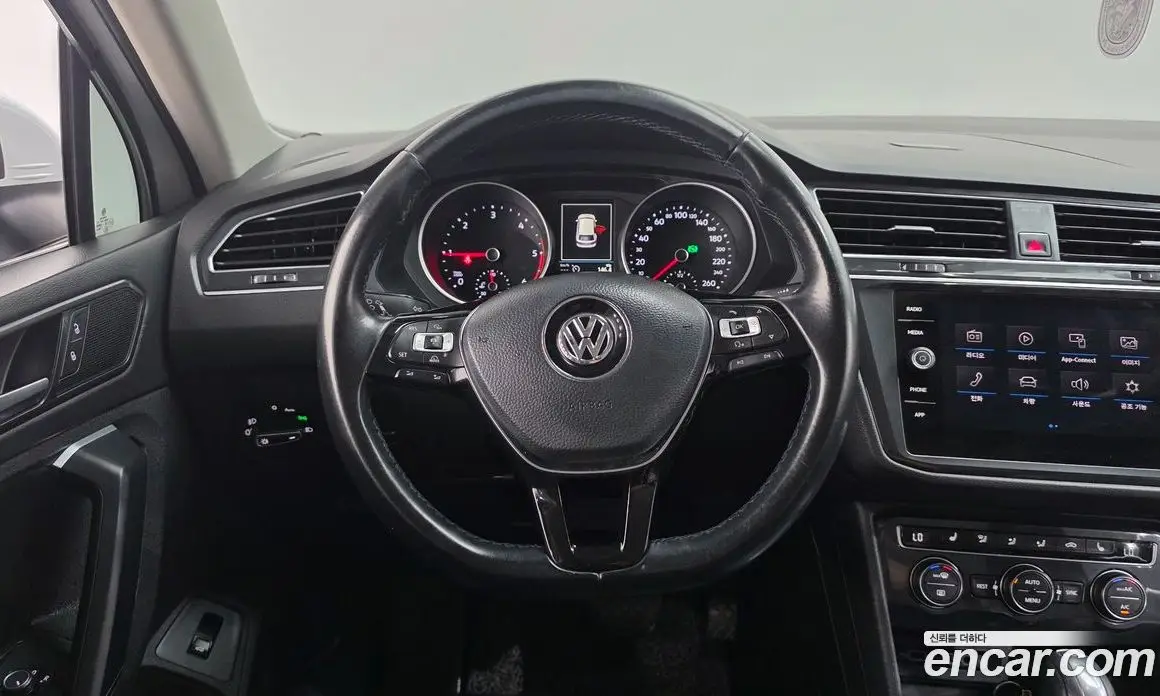 Volkswagen Tiguan 2018 2.0 автомат (гидро), фото 12