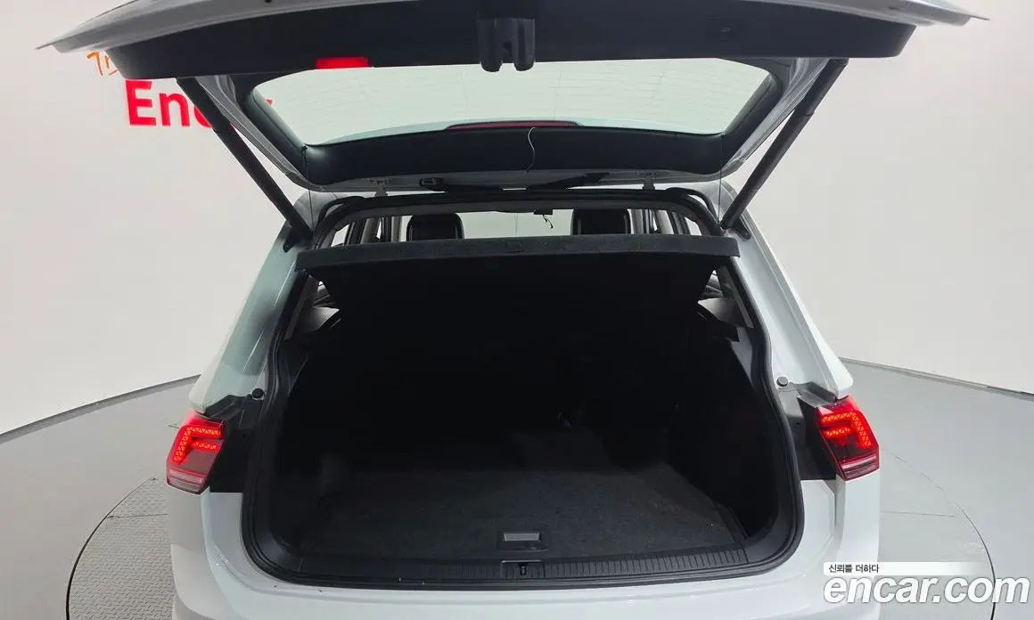 Volkswagen Tiguan 2018 2.0 автомат (гидро), фото 16