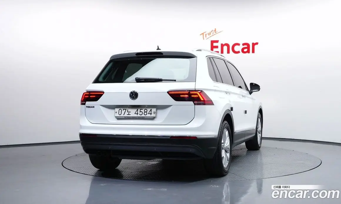 Volkswagen Tiguan 2018 2.0 автомат (гидро), фото 4