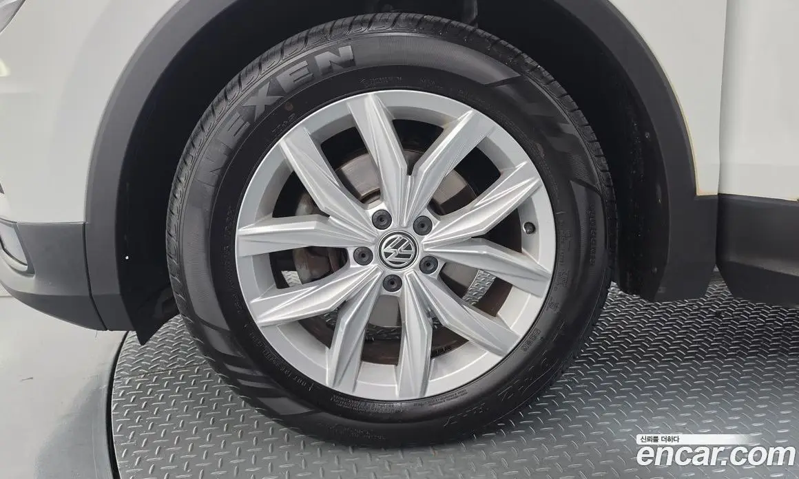 Volkswagen Tiguan 2018 2.0 автомат (гидро), фото 5