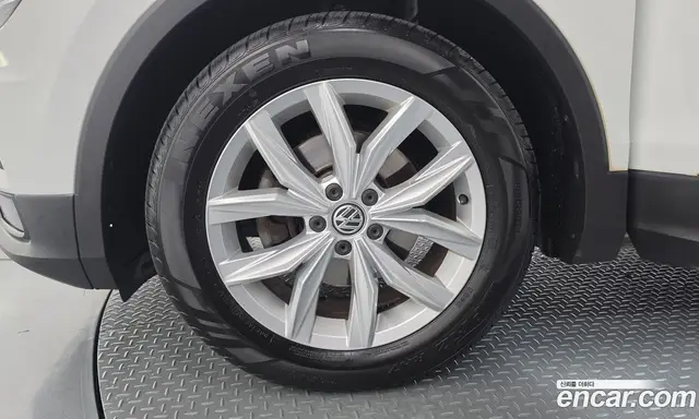 Volkswagen Tiguan 2018 2.0 автомат (гидро), миниатюра 5
