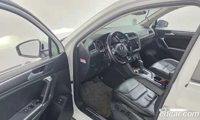 Volkswagen Tiguan 2018 2.0 автомат (гидро), миниатюра 10