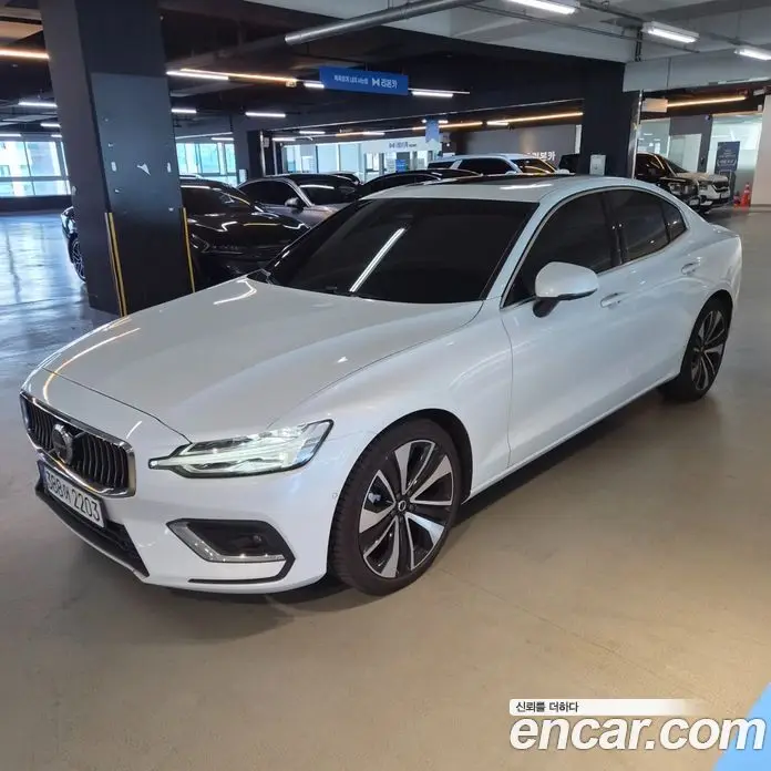 Volvo S60 2024 2.0 автомат (гидро), фото 3 Volvo S60 2024 2.0 автомат (гидро), фото 3