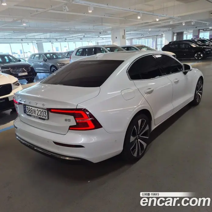 Volvo S60 2024 2.0 автомат (гидро), фото 5 Volvo S60 2024 2.0 автомат (гидро), фото 5