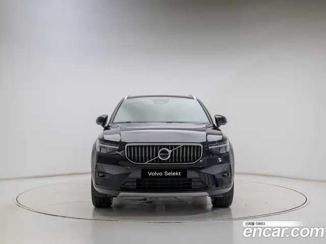 Volvo XC40 2023 2.0 автомат (гидро), миниатюра 2