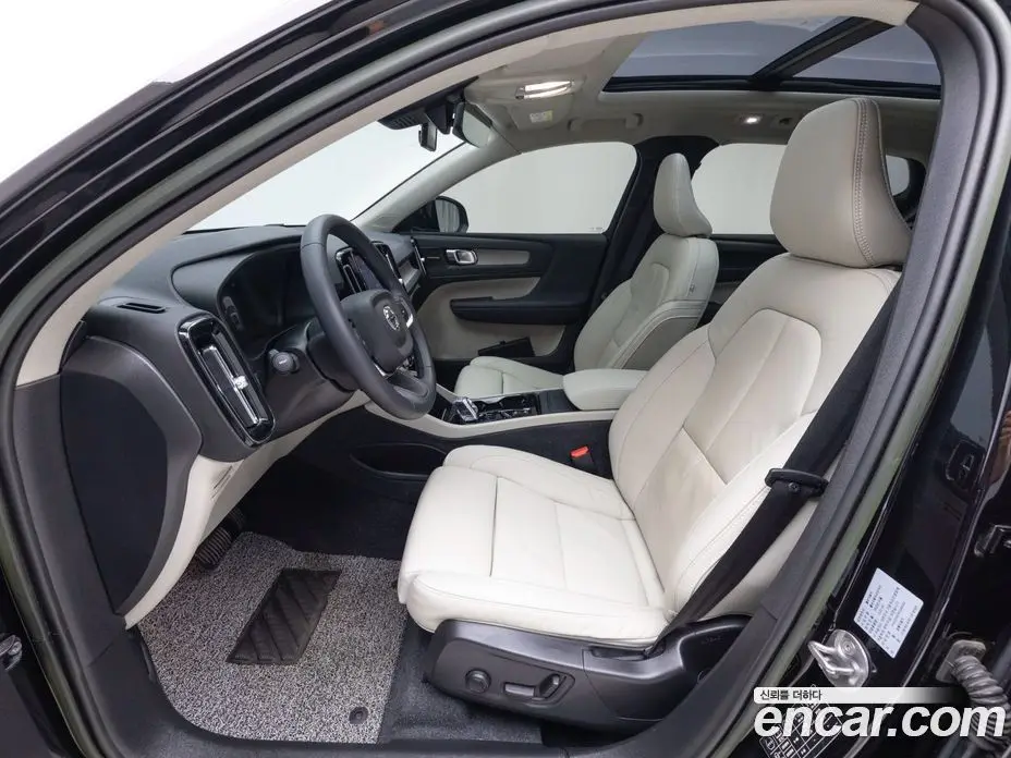 Volvo XC40 2023 2.0 автомат (гидро), фото 11