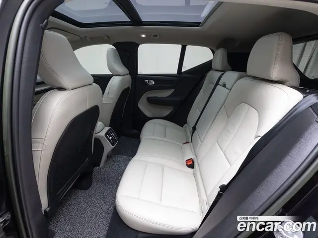 Volvo XC40 2023 2.0 автомат (гидро), миниатюра 12