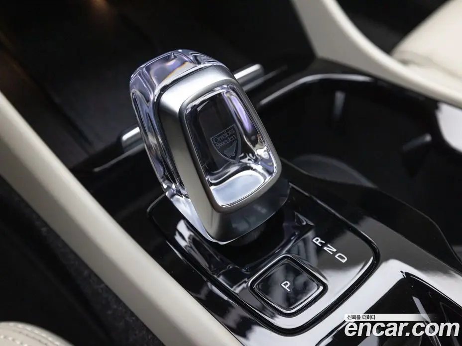 Volvo XC40 2023 2.0 автомат (гидро), фото 15