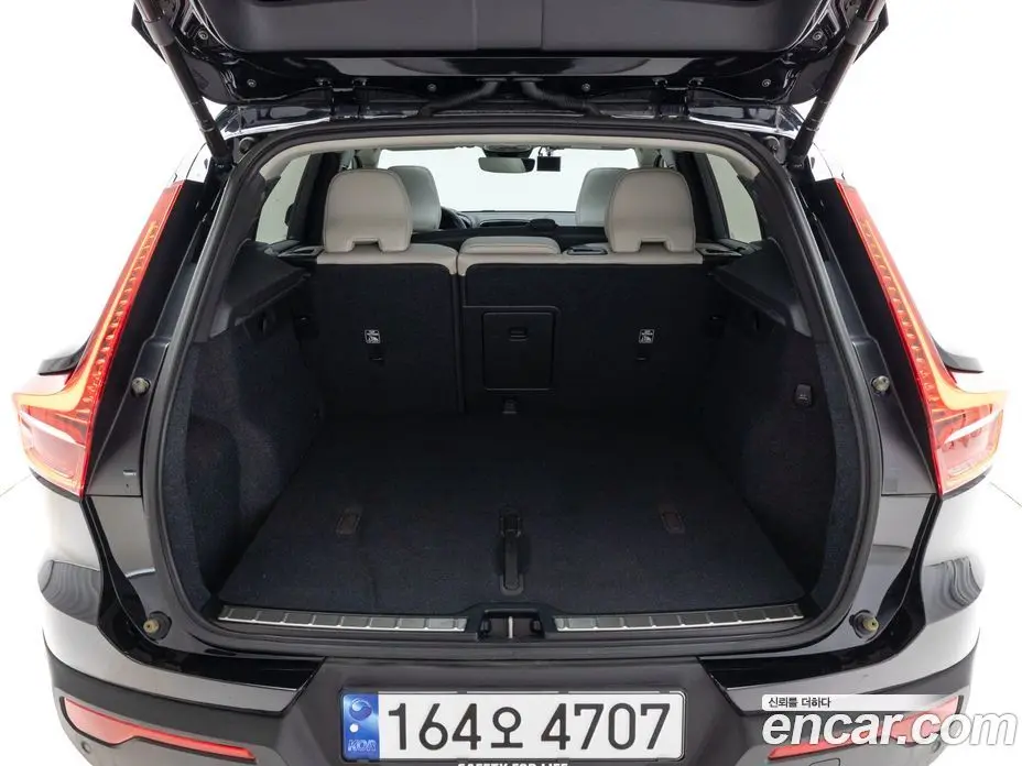 Volvo XC40 2023 2.0 автомат (гидро), фото 19